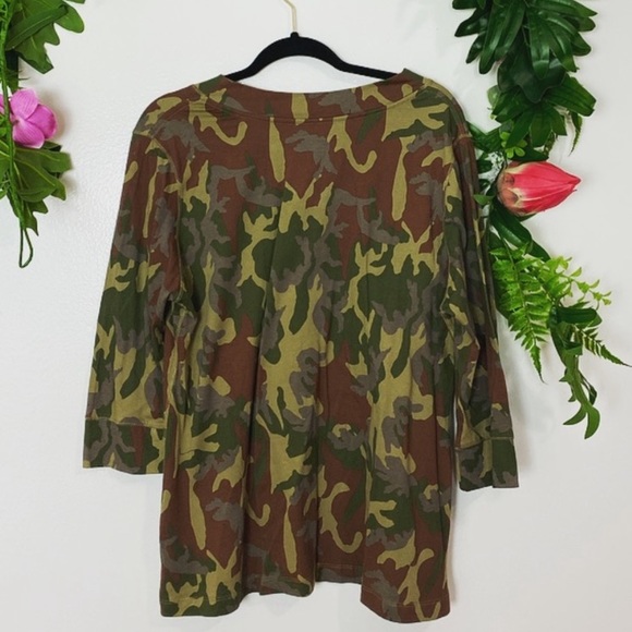 Norma Kamali 100% Organic Cotton 2X Green Camouflage V Neck Tee - Picture 4 of 5